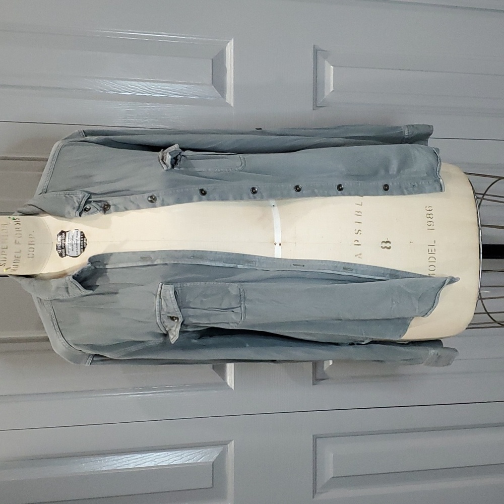 Womens American Eagle boyfriend fit Olive drab long sleeve button up size medium